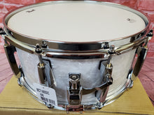 Load image into Gallery viewer, Pearl Masters Maple Complete White Marine 14x6.5 Snare Drum | NEW Authorized Dealer | Worldwide Ship