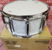 Load image into Gallery viewer, Pearl Masters Maple Complete White Marine 14x6.5 Snare Drum | NEW Authorized Dealer | Worldwide Ship