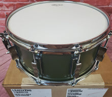 Load image into Gallery viewer, Ludwig *Pre-Order* Classic Maple 6.5x14" Heritage Green Kit Snare Drum | Made in the USA | Special Order | Authorized Dealer