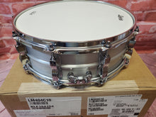 Load image into Gallery viewer, Ludwig LM404C Acrolite 5x14 Aluminum Brushed Classic Snare Drum | NEW Authorized Dealer
