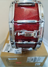 Load image into Gallery viewer, Pearl Masters Maple Complete 14x6.5&quot; Vermillion Sparkle Snare Drum Worldwide Ship Authorized Dealer
